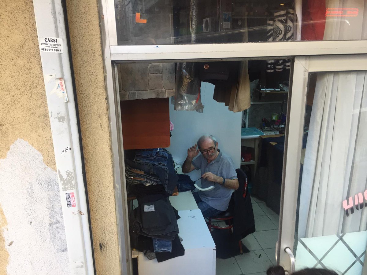 Ürettiğimiz siperlikleri esnafa dağıtıyoruz..