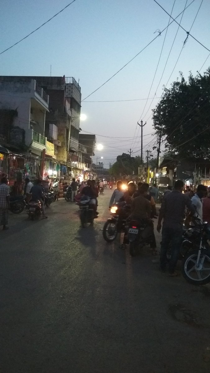vikashk15786712's tweet photo. रौशन गालियां रौशन जहां
रौशनी बिखरी है सारी जगह। Uninterrupted maintenance work of LED street lights during pandemic COVID-19 at ULB- GHAZIPUR
@yogeshrai56
@anuadbst
@amitrec19
@ShakirH40522350
#eeslsprit
#ujalaprakashpathka
#workinprogress
#Covid_19india https://t.co/LSPfOdkiCd
