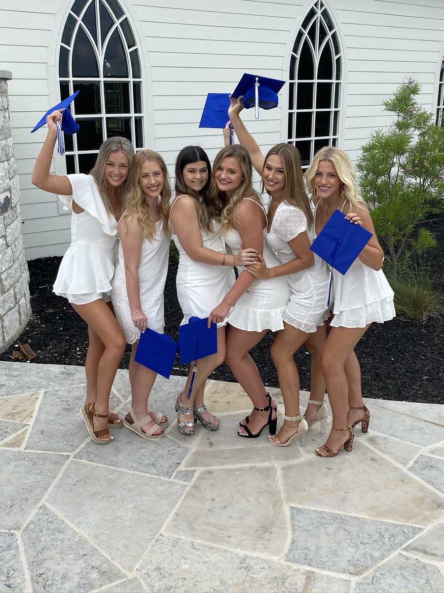 Lkellsworth's tweet photo. Y’all she did it! Graduation 2020 in the books. Wayland Baptist get ready, set because here she comes. #flyingqueens https://t.co/ep6i5L7UTh