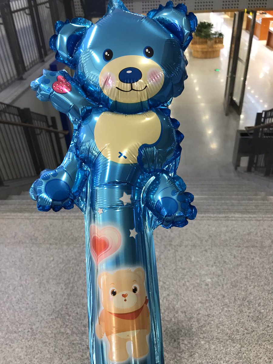 Gulf171314's tweet photo. 买东西过程中，意外的，有个男孩拦下我，给了我一个儿童节礼物，开心😁 https://t.co/6QxCYfdkWl