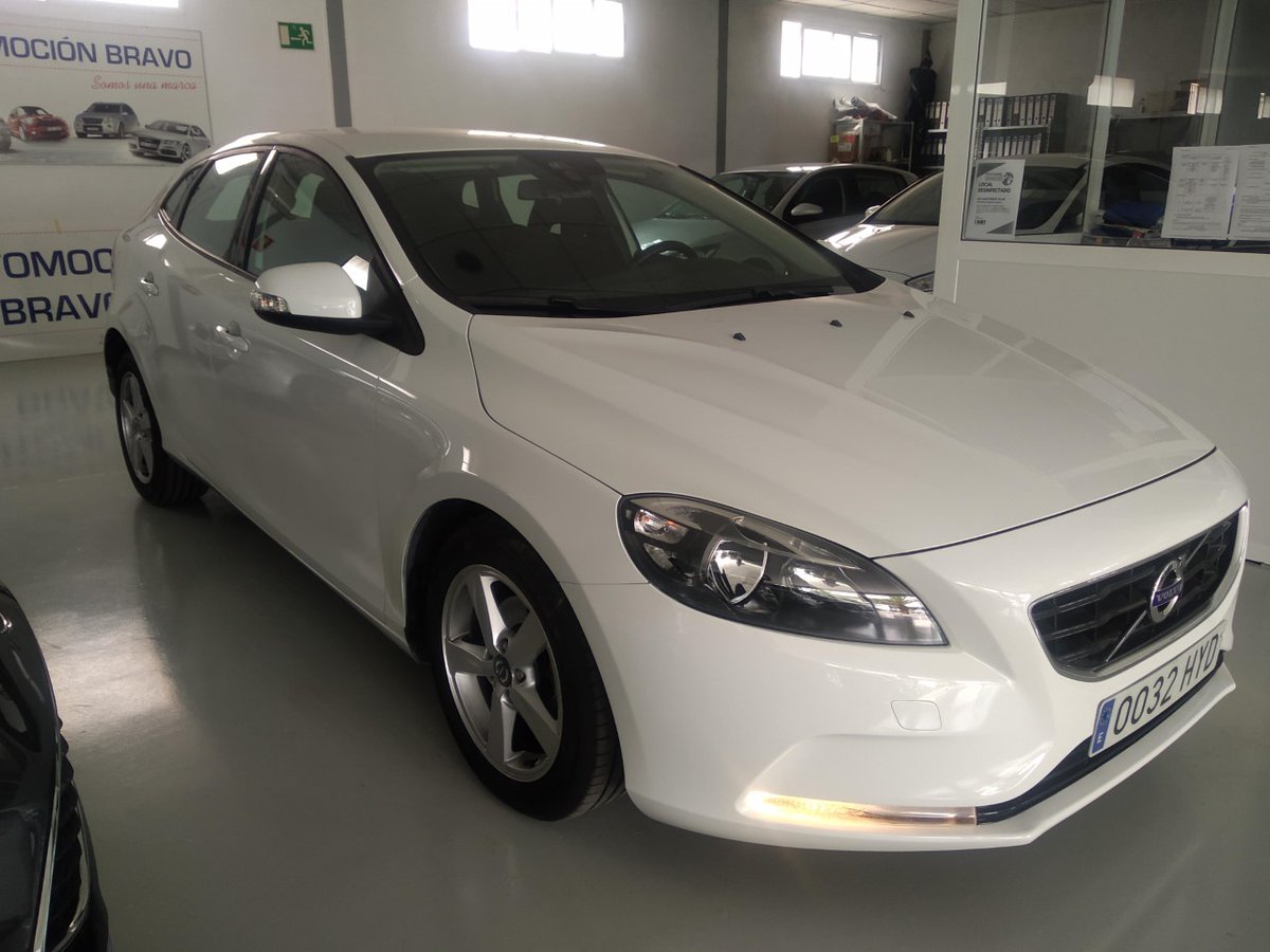AutomocionBravo's tweet photo. VOLVO V40 2014 108.000KM , ESTA SEMANA EN PROMOCION 11.800€ CON TODOS LOS EXTRAS, para mas informacion llamar al 628855922 https://t.co/MQlxVciHix