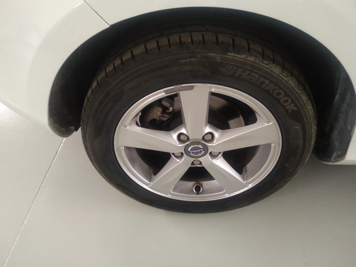 AutomocionBravo's tweet photo. VOLVO V40 2014 108.000KM , ESTA SEMANA EN PROMOCION 11.800€ CON TODOS LOS EXTRAS, para mas informacion llamar al 628855922 https://t.co/MQlxVciHix