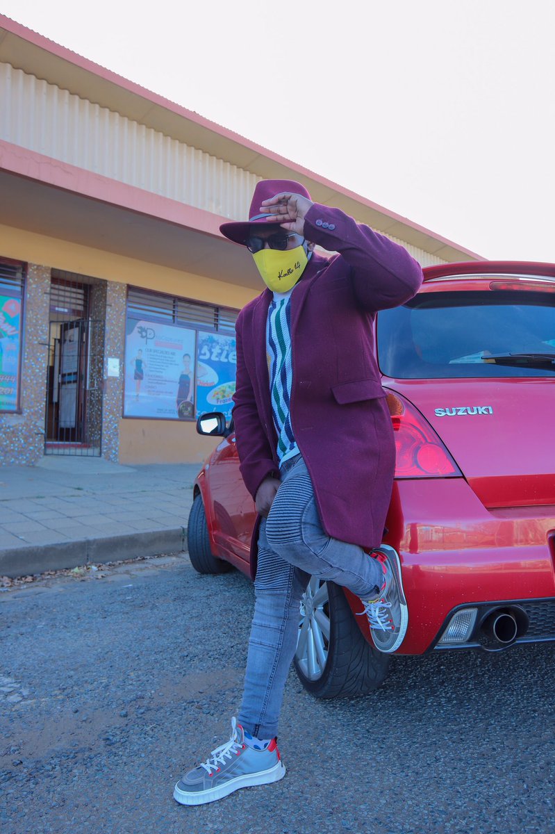 KonkheC's tweet photo. Drip π§ check β
Sneaker π R1800
Mask π· R50
Powered by @KonkheC The coolest clothing brand in the country πΏπ¦
#picsby : @Kabzagraphics πΈ https://t.co/9oQd4VsUxa