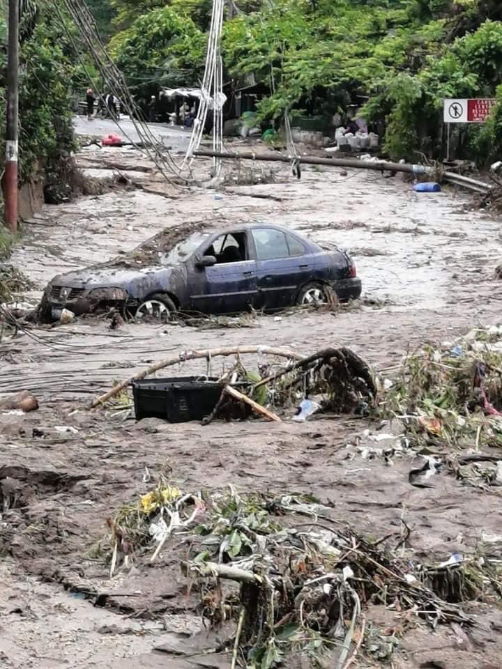 EERRVVIIN's tweet photo. the world is full of racial injustice while we live a pandemic, El Salvador is in disaster, praying for our families and for the family of this 8 year old that drowned due to natural disaster. This is something we can’t stop but racism and violence can be. https://t.co/6ktXmDrLpp