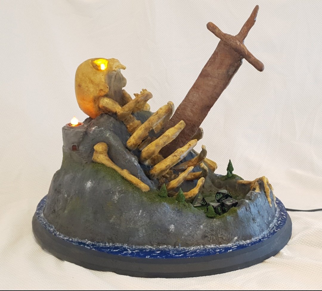 The3DHut's tweet photo. Hoy porfin le he podido dar a mi máster de D&amp;D la torre de dados que le hice por sorpresa hace como.. 2 meses!
Esto es una torre de dados! Modelo 3D de @MadGoblinWS https://t.co/kZj4oo3OLu