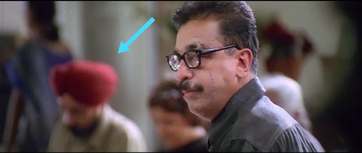 Red Woman=Nalla,Those men=Aras. On seeing that red dressed lady in the Ad, Nalla whispers "Sevappu Satta".That represents that he is a communist.And there many red references in the scene. We can see many red Turbans before and behind them.  #KamalHaasan  #AnbeSivam