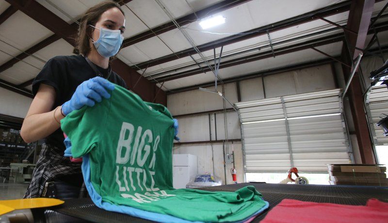LittleRockCVB's tweet photo. Great article from @ArkansasOnline about our #LRBingo and #BIGonLittleRock t-shirt sales benefitting the #LRCares fund. https://t.co/6oY2k6WCga
#bingo #LittleRockBigHeart https://t.co/rf5PPDetpo