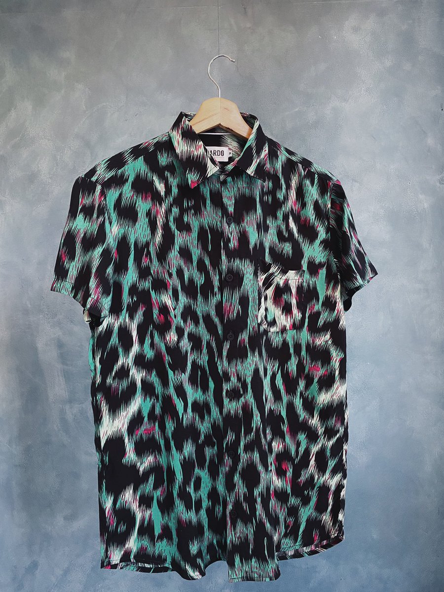 likepardo's tweet photo. Nueva camisa animal print. Perfecta para empezar esta semana. Encuéntrala en nuestro website. 
https://t.co/lUe9KoldXX
#belikepardo https://t.co/p3gWE2gfNi