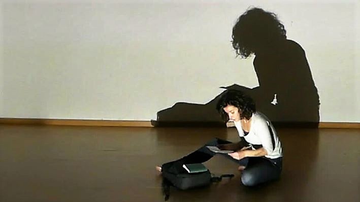 Los ritmos mestizos de Mr Kilombo y la creadora multidisciplinar Inma Haro abren este sábado 6 de junio el programa 𝗨𝗻 𝗩𝗲𝗿𝗮𝗻𝗼 𝗘𝘅𝗰𝗲𝗽𝗰𝗶𝗼𝗻𝗮𝗹, 𝗗𝗲𝘀𝗱𝗲 𝗧𝘂 𝗖𝗮𝘀𝗮. Ya puedes colaborar en la fila cero solidaria. Toda la información en bit.ly/2U0ErSN.