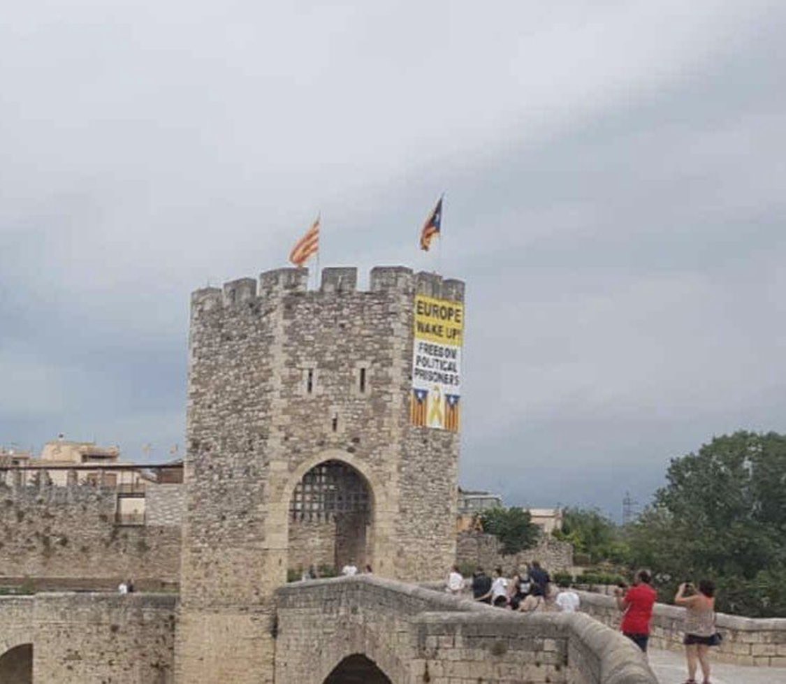 María Luisa es una de esas lumbreras que acogen al resto de las 16 regiones españolas con los brazos abiertos....#LaPelaEsLaPela #LaRepublicaNoExisteIdiota