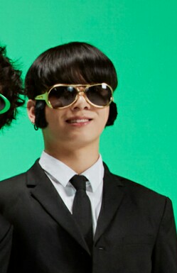 KookieBea3's tweet photo. Jeon Jungkook I need an explanation 'bout this lmao https://t.co/PO0DLjoK6v