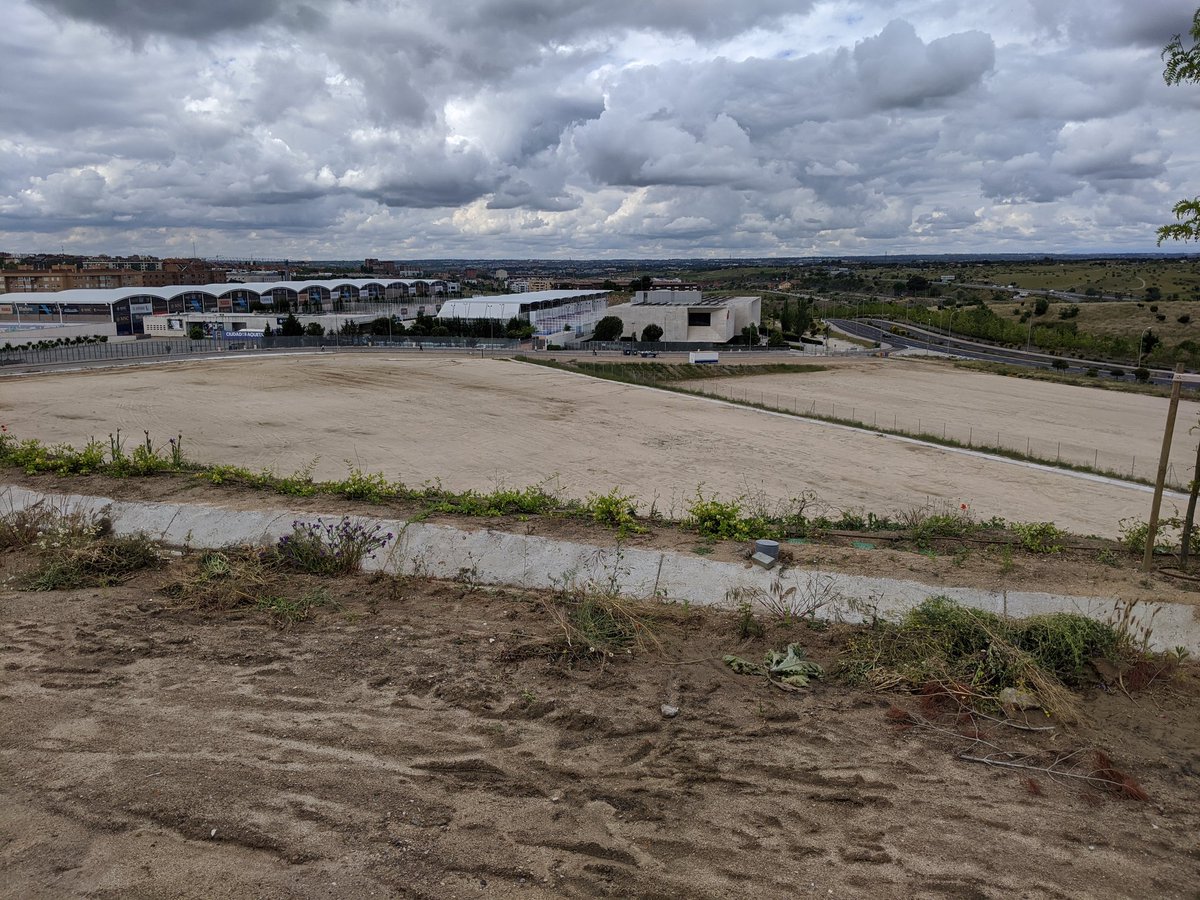 EducaMontcarmlo's tweet photo. Mañana nos reunimos con la DAT Madrid-Capital donde conoceremos a la nueva dirección del futuro #IESBlancaFernándezOchoaYa de #Montecarmelo. Esperemos que la noticia sean que los plazos siguen su curso y que en octubre darán inicio las obras del instituto, tal y como nos dijeron. https://t.co/4e0DDlSear