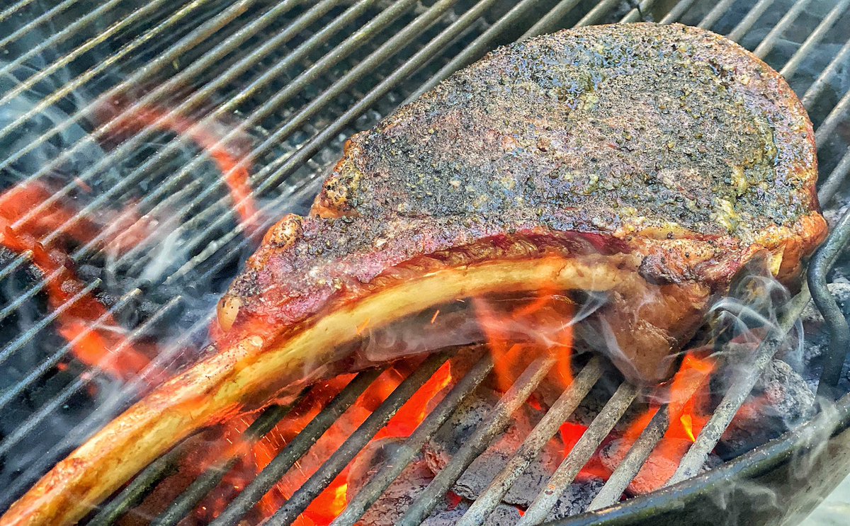 thegrillseeker's tweet photo. That smokey flavor coming alive and that char building over @Kingsford  #Sponsored #steak #grilling #GrillingSeason https://t.co/Sxb5FWYw82