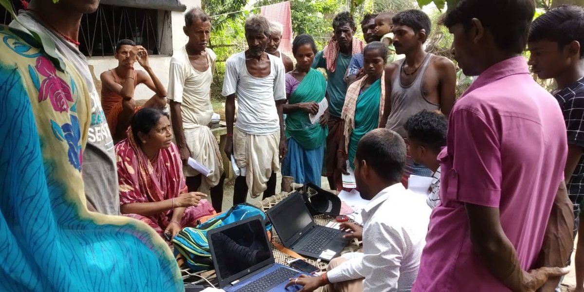 CscPakur's tweet photo. During Ayushmann Bharat Camp. It's not just a simple card, it's a new hope and power to rural People getting high class treatment.Hats off to our VLEs who work in such a hectic and crowded scenario to give rural India a boost.#CSCSocialMediaDay @CSCJharkhand @CscPakur @dintya15 https://t.co/6kdQ0b4I05