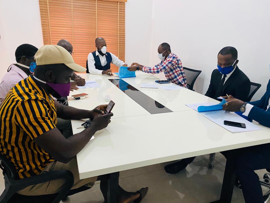 novarickhomes's tweet photo. Today, June 1, 2020, we signed off the Ruby Apartments project to our contractors🎉🎊
Location: Ologolo, Lekki
Next, we move to site, as the Novarick Construction team carefully supervises the project. 👷🏽♀️👷🏾♂️
#NovarickHomes #RubyApartments #Lekki
@tobibakre https://t.co/ePskv8iNE4