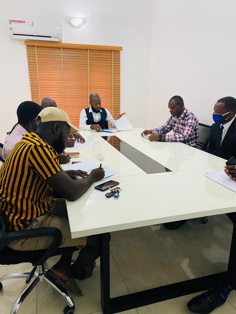 novarickhomes's tweet photo. Today, June 1, 2020, we signed off the Ruby Apartments project to our contractors🎉🎊
Location: Ologolo, Lekki
Next, we move to site, as the Novarick Construction team carefully supervises the project. 👷🏽♀️👷🏾♂️
#NovarickHomes #RubyApartments #Lekki
@tobibakre https://t.co/ePskv8iNE4