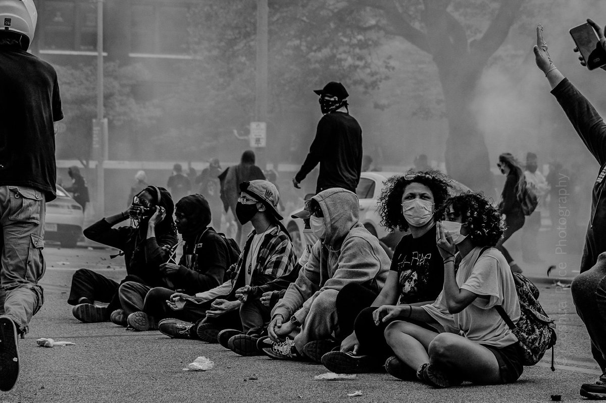 joshhhprice's tweet photo. let my fucking people be free; by Joshua Price #BlackLivesMatter #BLM https://t.co/9omnU92aZ2