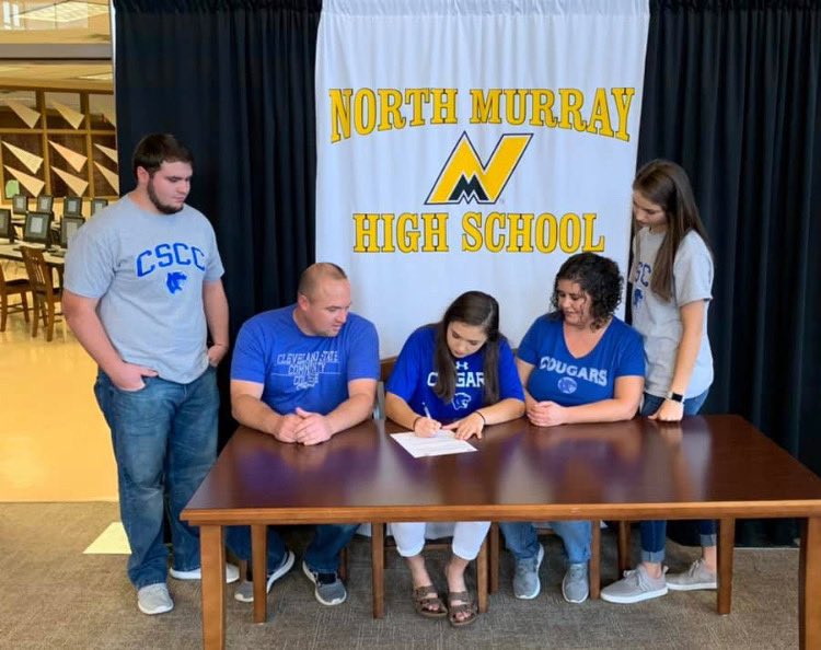CSCC_Softball's tweet photo. Our next recruit is Erin Blankenship. Erin is from Dalton, GA! She has the ability to excel at the highest level of performance in the IN/OF with her athleticism. Welcome to the Coug fam, Erin! 💙🤍 https://t.co/xF9C6yifbI