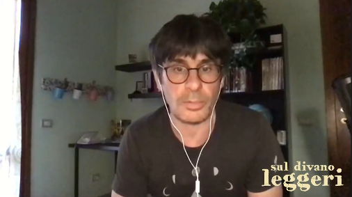 «Il “non finito” #sardo rappresenta il fallito boom economico, la fallita rinascita, quando si smise di usare su lardini per passare a su mattoni. E visto che ce n’erano, mattoni, si iniziava anche il piano di sopra, per i figli» Lele Pittoni <a href="/Malasorti1/">Malasorti</a> #SulDivanoLeggeri