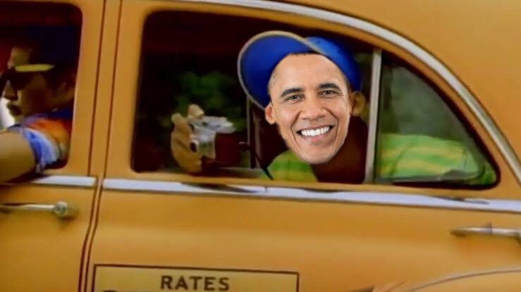 ingridonts's tweet photo. Barack Obama passando em frente a CASA BRANCA e vendo as merda q Trump fez #Anomymous https://t.co/a05UjdskgC