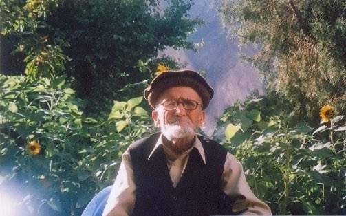 A picture of Ghazi Rakin Gul. He departed to his heavenly abode in 2012.