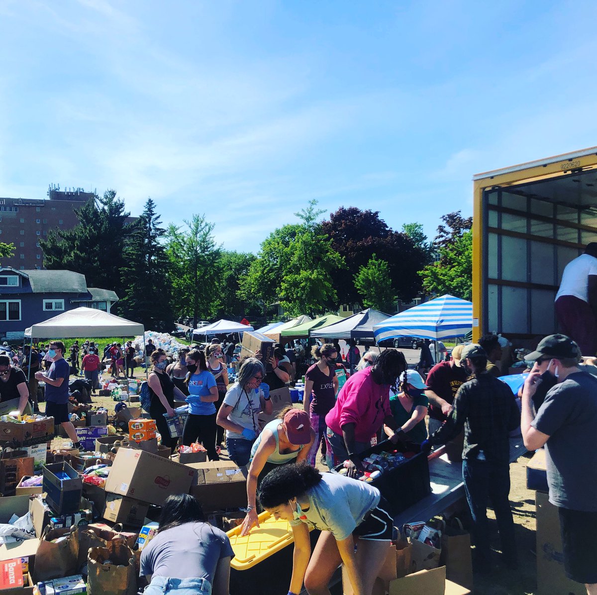 After days of fury and turmoil, it was a balm to help gather and move boxes of donated food and supplies in our Midway neighborhood. It’s hard to know how to move forward, but seeing the kind spirit in our community, there is hope ❤️#WeAreAllInThisTogether #BlackLivesMatter