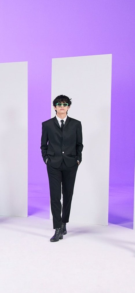 #TAEHYUNG #V <a href="/BTS_twt/">방탄소년단</a>
Kimseyi tanımadım ben senden daha güzel 💜