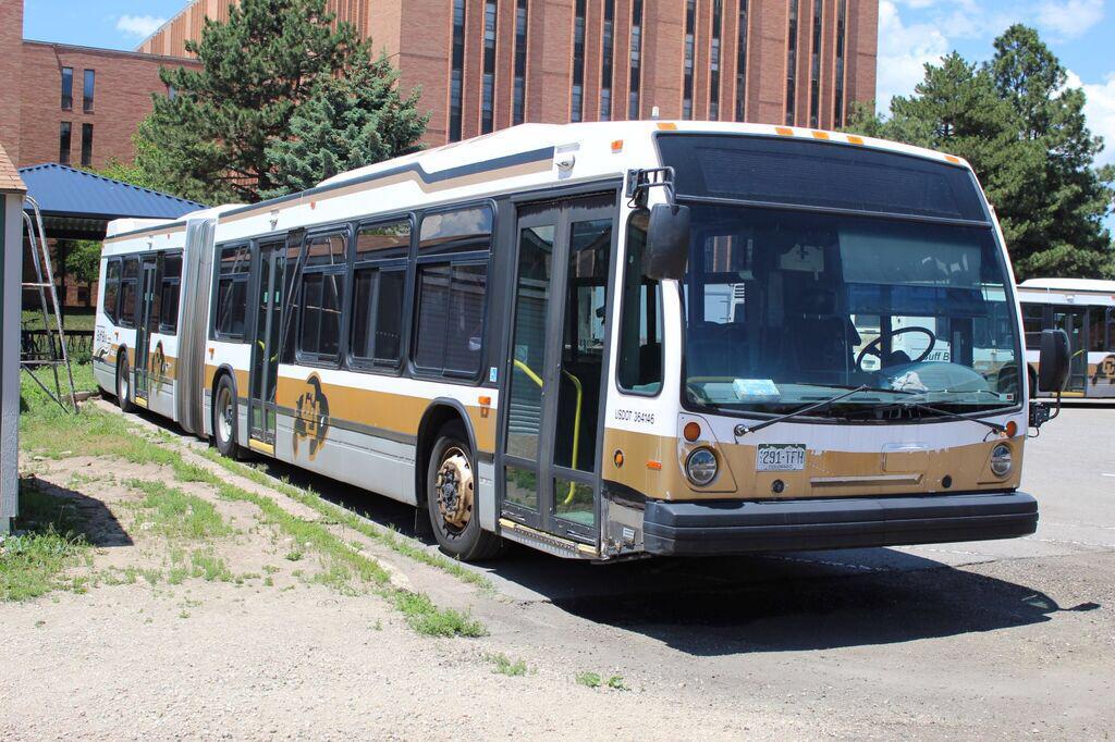 busman75's tweet photo. @BramptonTransit 
Hi there. Since when did you start sending buses to the US?! Lol
This is the paint scheme for buses used at the University of Colorado. https://t.co/mAu7joWxIe
