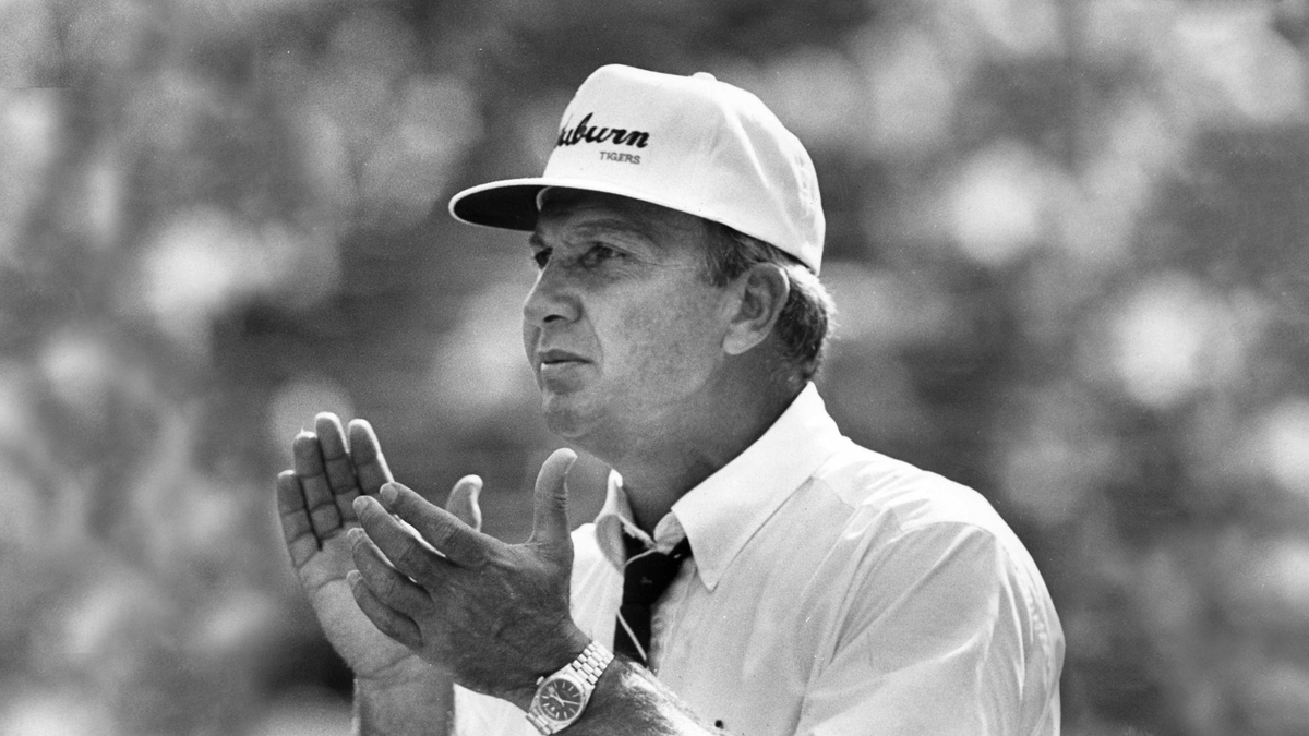 Clintau24's tweet photo. War Eagle, Coach.

Fly high. https://t.co/2dM5lDBmuf