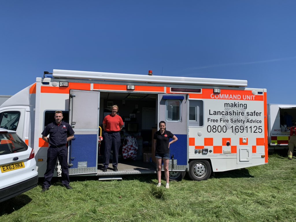 Blackburn_Fire's tweet photo. Big thanks to Ribblefm for their kind food donations for all our firefighters working hard in the heat ๐ฅ๐ฅต๐ #ribblefm #thankstoyou https://t.co/2plOL90NGf