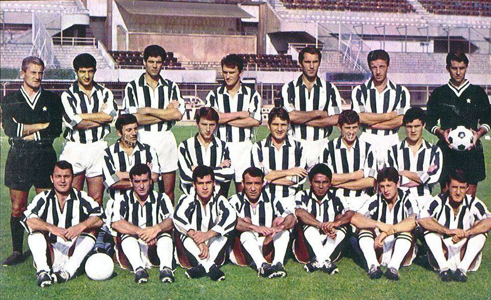 TifosiBN's tweet photo. 1º #giugno 1967 - La #Juventus guidata da #HeribertoHerrera è matematicamente #Campione d'#Italia (13° #Scudetto). Era la #squadra di #Anzolin,#Salvadore,#Castano,#Leoncini,#LuisDelSol,#Cinesinho,#Menichelli,#Stacchini,#Zigoni. 🦓⚪️⚫️👉 https://t.co/U4dMdUt5rV

#Juve @TifosiBN https://t.co/lxDgwdFVWB