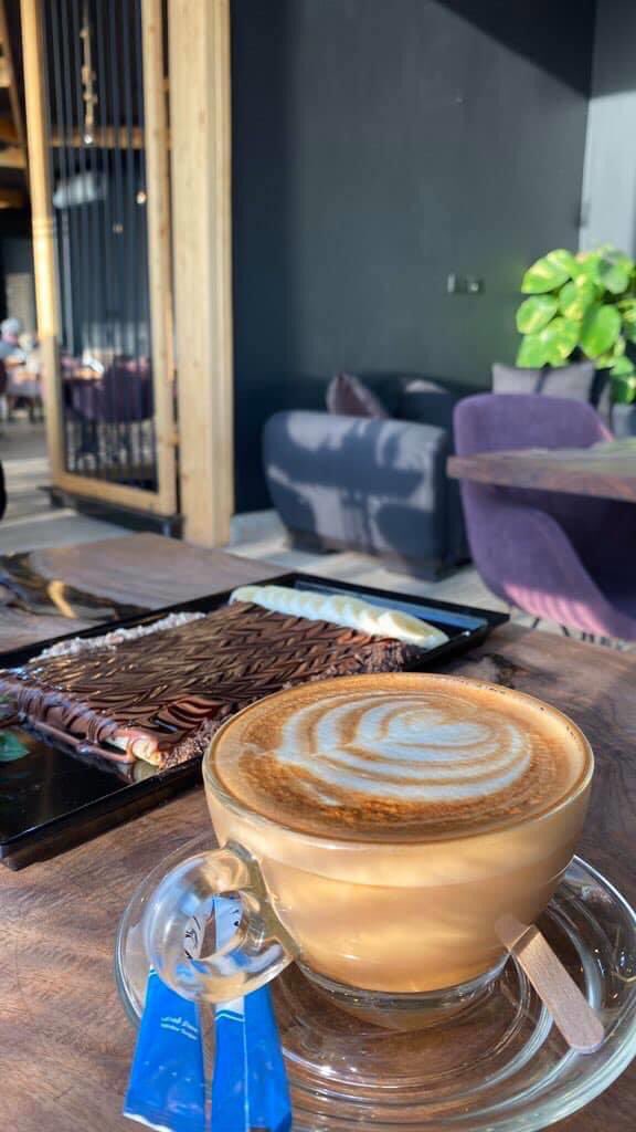 AlberoCafe's tweet photo. وأخيراً وبعد طول الغياب البيرو كافي راجعلكم 😍 بكراً بإذن الله سيتم فتح كافي ومطعم البيرو🌲العشيه الساعه 5:00 للـ 10:00🕙 
كـافـي ومـطعـم 𝐀𝐥𝐛𝐞𝐫𝐨🌲
العنوان : فويهات الغربيه بلعون مقابل الجامعه الدوليه
📞0911891000 https://t.co/G0CG8Wmr1q