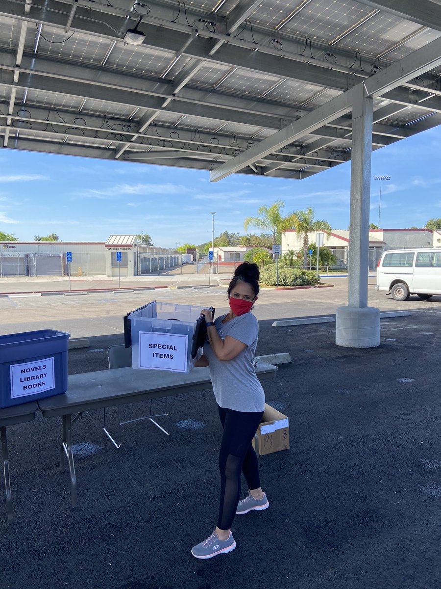 RBVHighSchool's tweet photo. Textbook and device return is cruising along but we know there are a lot more out there.
Come to the student lot with your materials today until 4:15 or Tuesday from 8:30-4:15.
Hook ‘em!
#respecttheranch #rbvhs https://t.co/EBUiWvFVxD