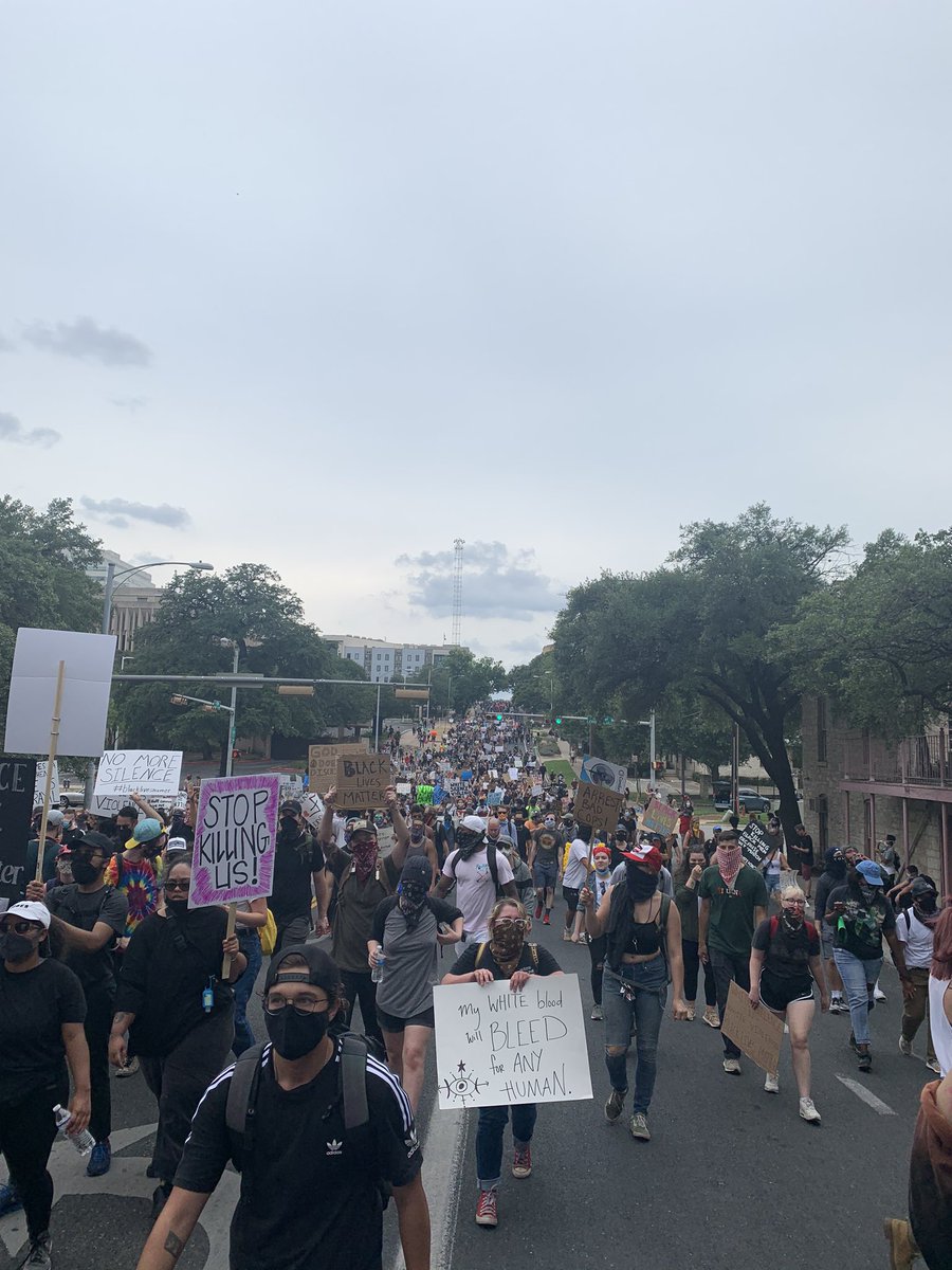 There was a loud bang near the front of the crowd and almost everyone started running backwards. After walking back maybe 5 feet, we began pushing forward again. Then, (it seems) the cops let us through, and we started marching again. (6/?)