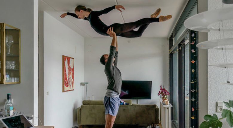 Vores balletdansere er de mest fantastiske mennesker. Så få år har de på toppen, så hårdt har de arbejdet for at være i topform - at miste måneders træning og forestillinger må være så hårdt. Men de klynker ikke. De træner bare videre derhjemme berlingske.dk/aok/da-danmark…