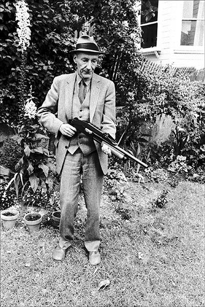 McapHunter32's tweet photo. #art #arte #artLovers beat generation  ... Andy Warhol -  William Burroughs - William S. Burroughs - https://t.co/asaqU4wpgl