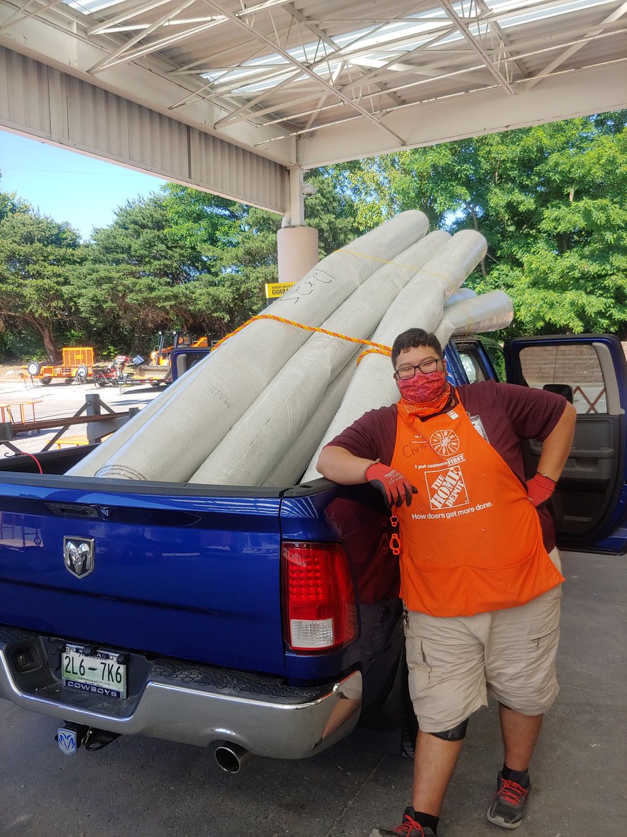 MICAHBARNETT's tweet photo. 10 Rolls of carpet, 4 windows, 50 cases of flooring, lighting, etc......
CHRIS always sells the entire project! https://t.co/QwKZKL2Jkx
