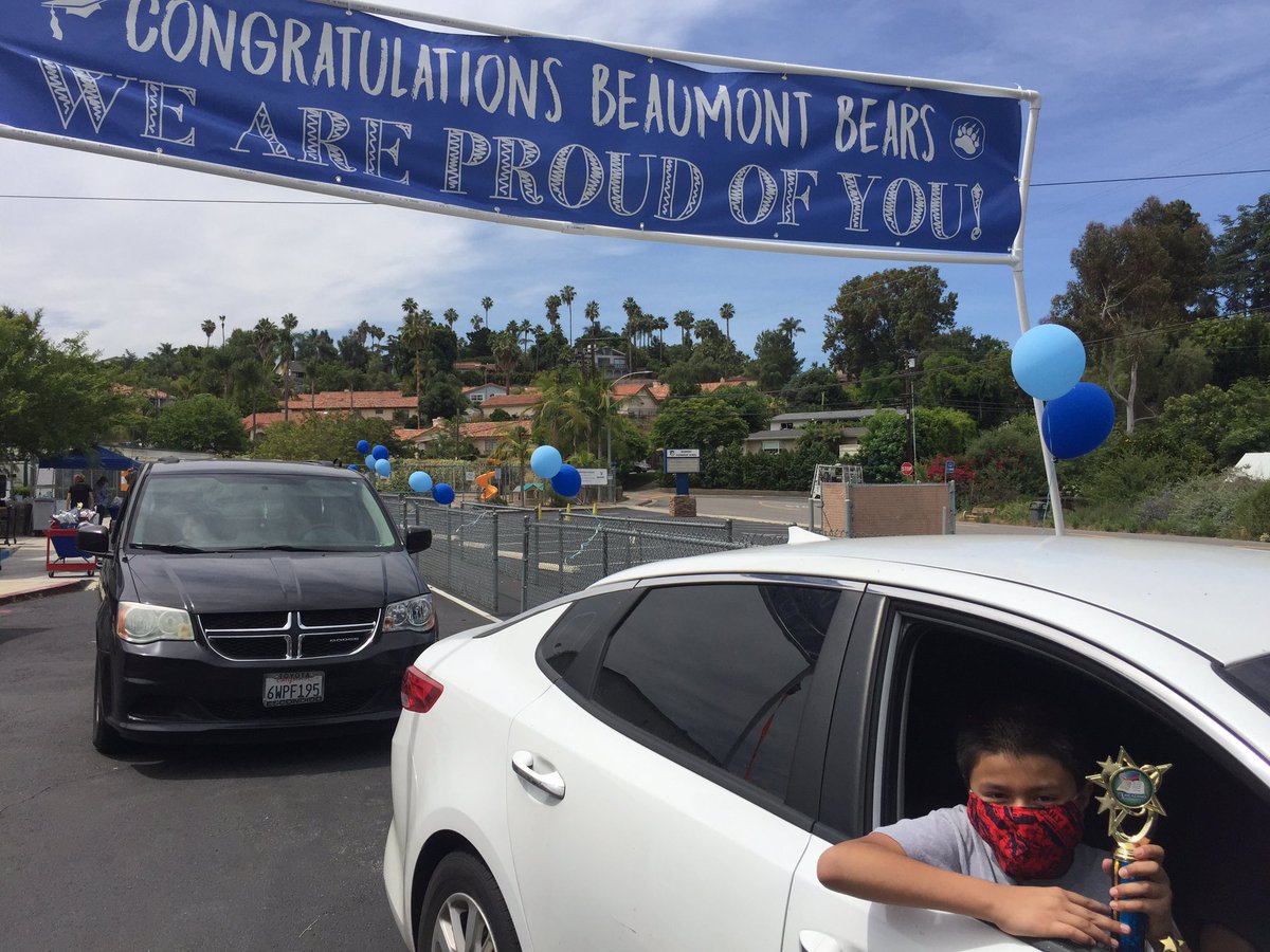 sochieschmitz's tweet photo. End of Year Drive Through Celebration 2020! @BeaumontBear @VistaBlueprint https://t.co/1PN11GltEI
