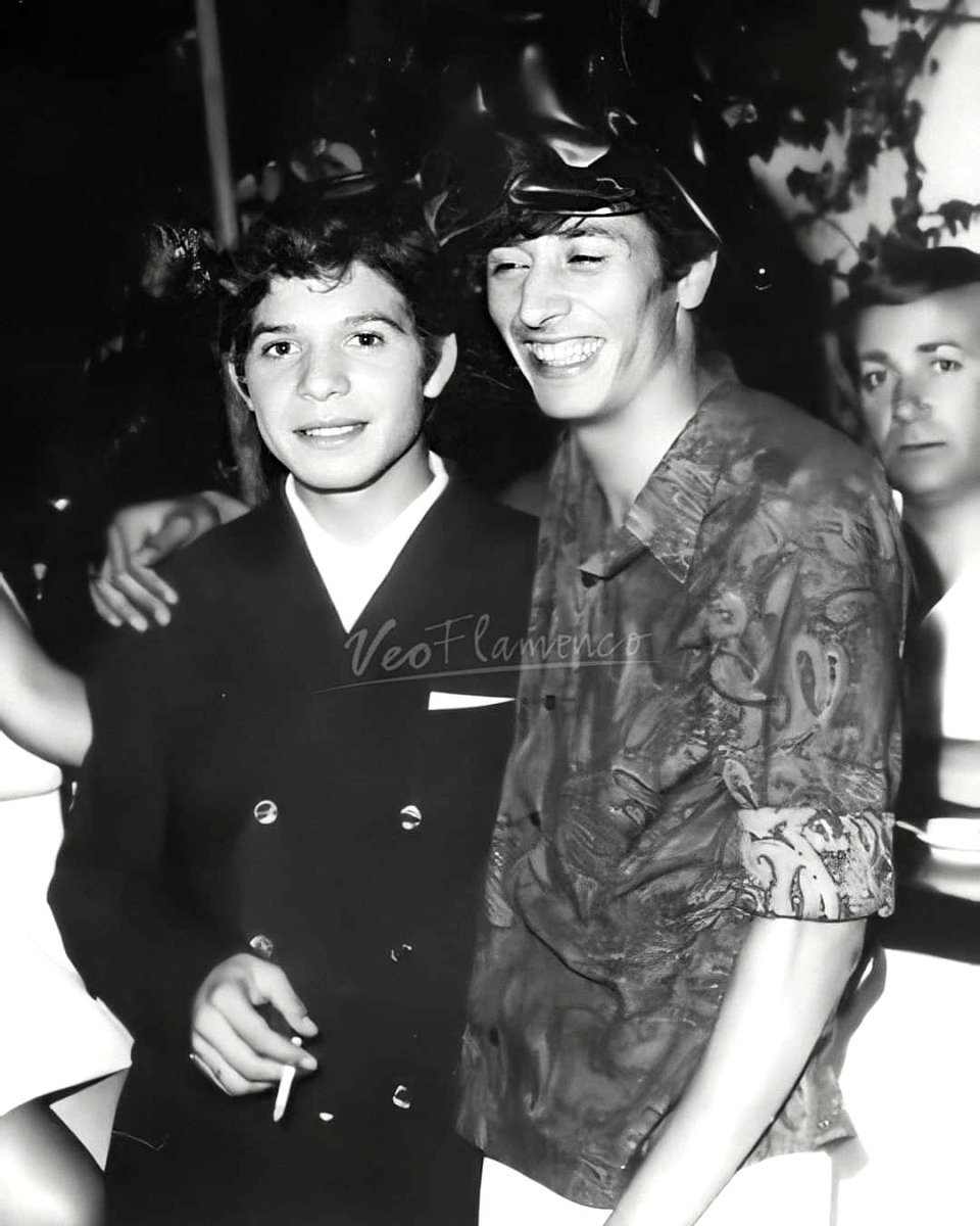 Buenas tardes #Camaroner@s
Aqui os dejo una foto del maestro
Camarón y bambino OLEEEEEE..!!