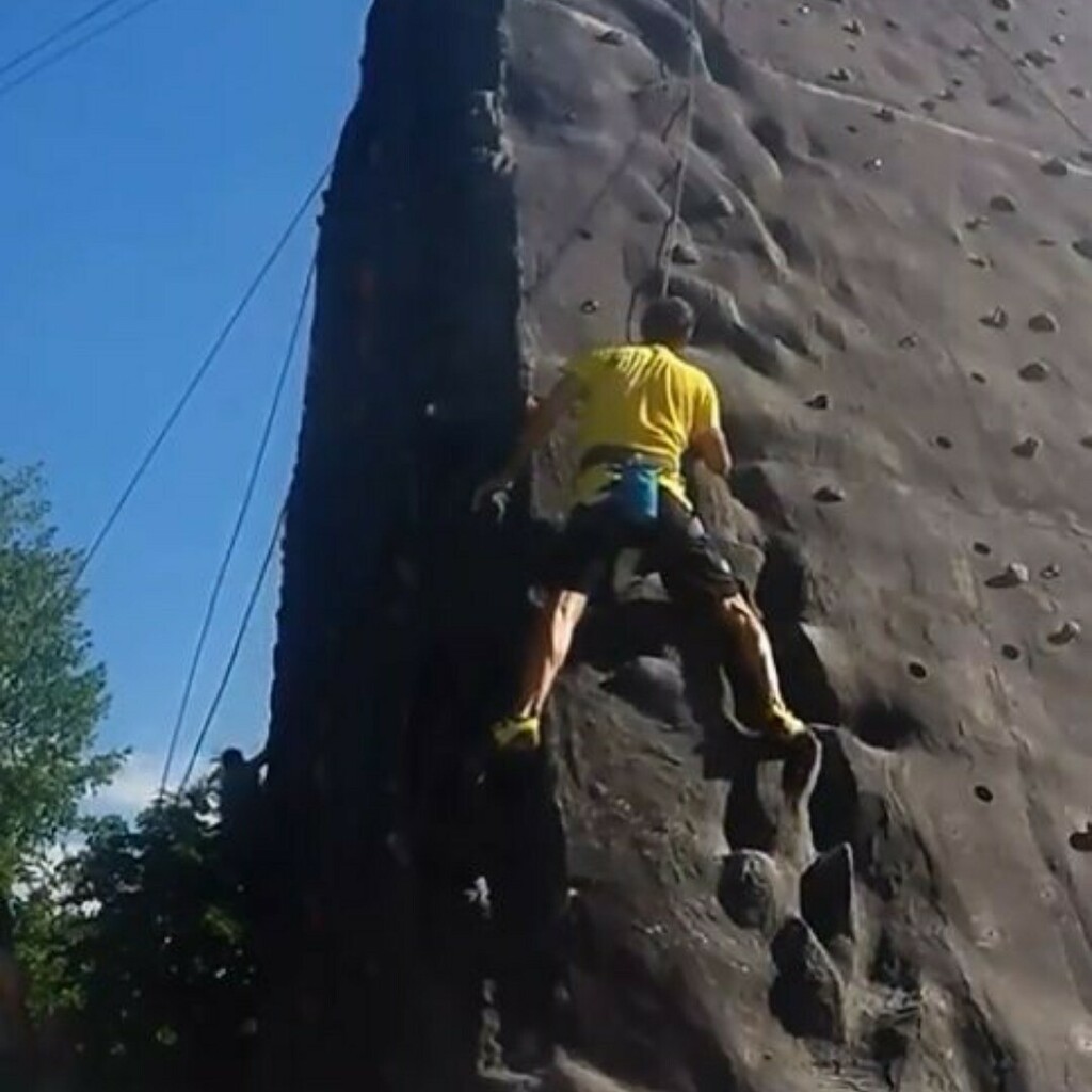 streeprunning's tweet photo. Outside again, working my way to the top (sort of) #climbing #climb #rockclimbing #climbing_pictures_of_instagram https://t.co/KE6tZT2lla https://t.co/TqZREwCaoH