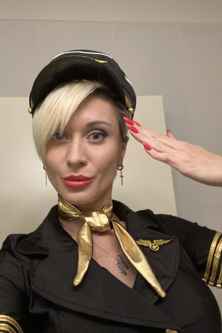 Borders are opening... and I'm ready for trip 🛫👩&zwj;✈️😅 https://t.co/yQGwcJokTZ