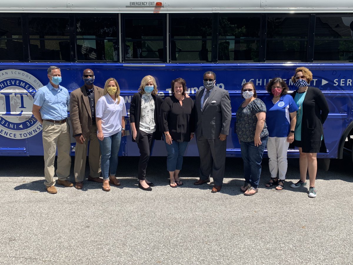 ltgoodnews's tweet photo. Congratulations to 2019-2020 district Teacher of the Year, Ms. Alicia Stevens from @CrestviewEL! #LTpride #TOYCOY2020 https://t.co/bkyxuBP6vH
