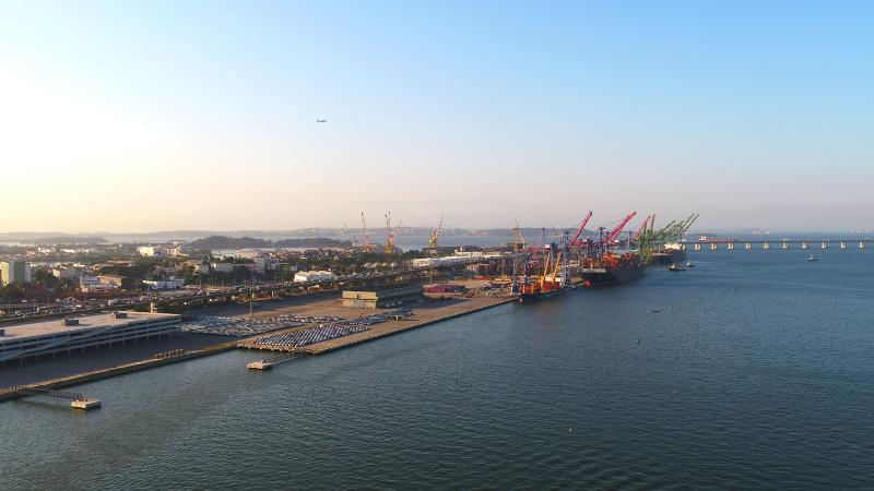 logweb_editora's tweet photo. Docas do Rio é habilitada para importar equipamentos de infraestrutura portuária sem impostos federais
Saiba mais: https://t.co/jm7MLm5g1W
#Logweb #Logística #Docas #CDRJ #Porto #RJ https://t.co/v6psWXU4c1