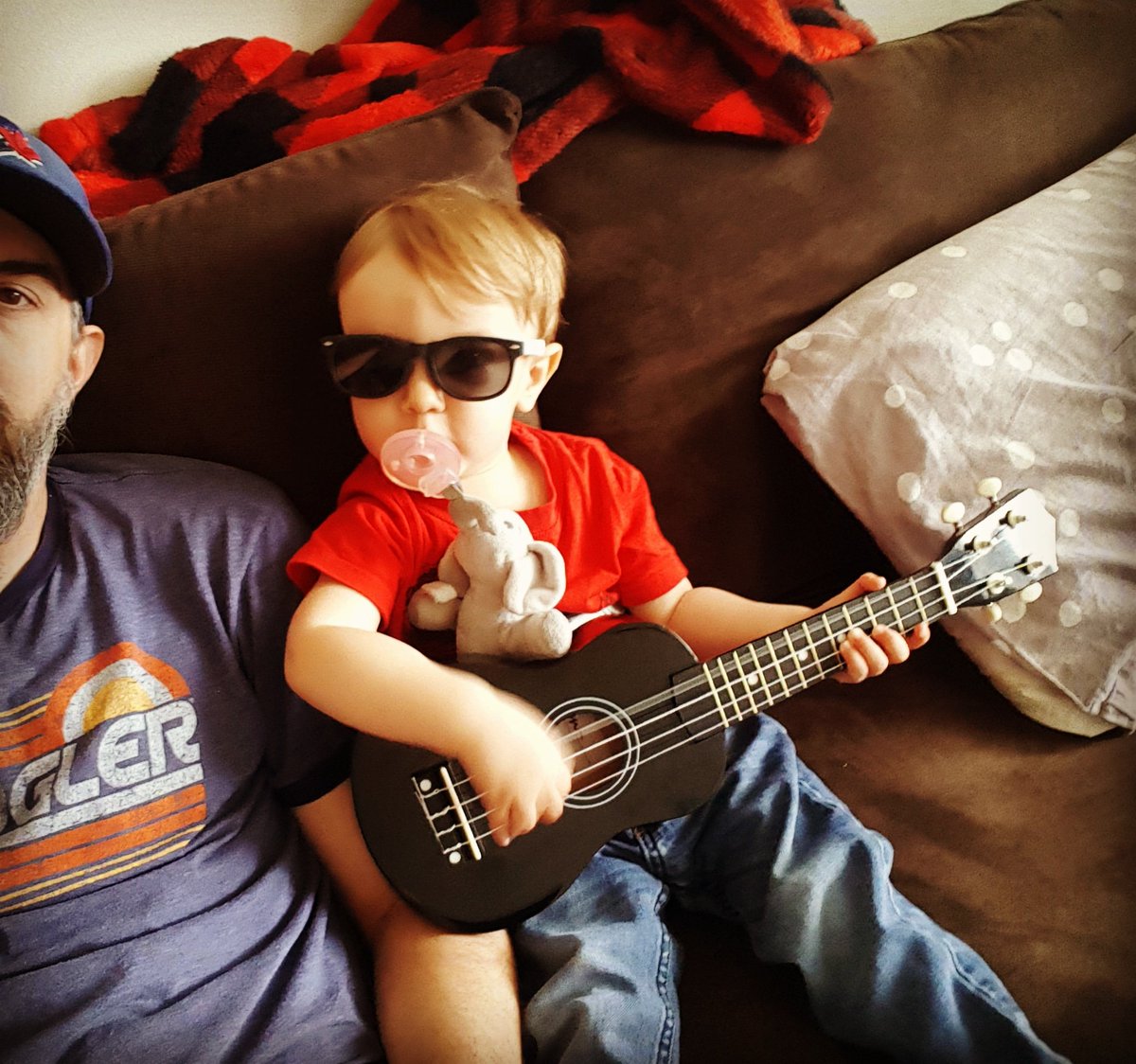 phjoshua's tweet image. This kid is the real deal light in my life when everything else is upside down and dark and hurts. 

Future's so bright he's gotta wear shades.

#thisdaddylife