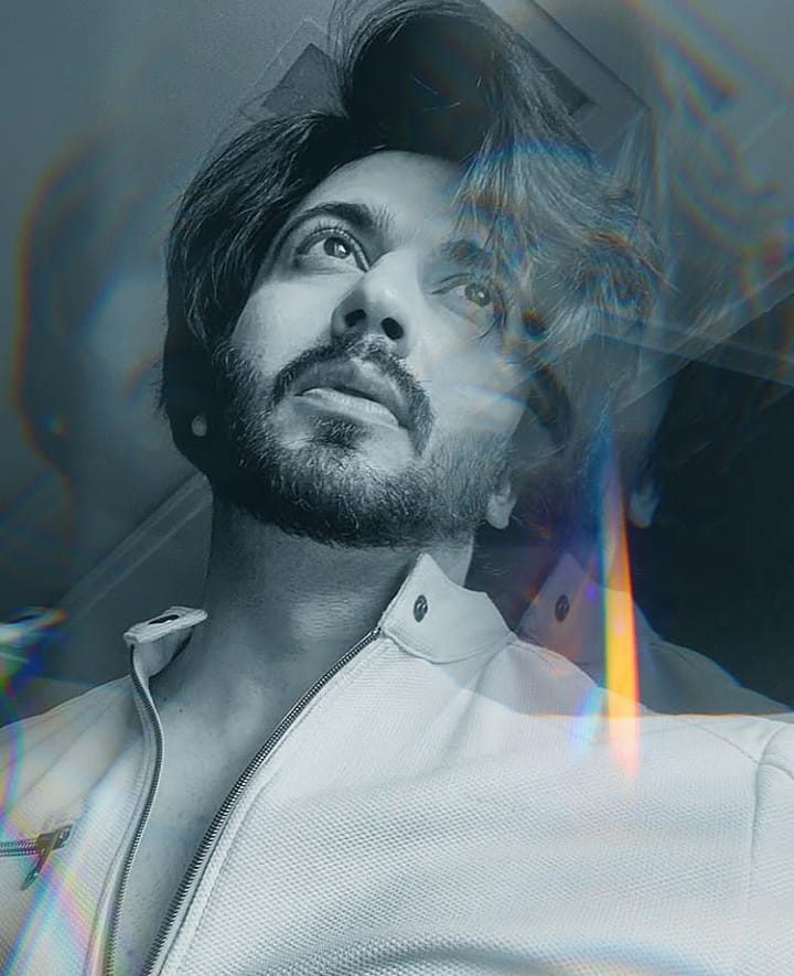 MONDAY MOOD!! 💜SUCH A MIND BLOWING PICTURE 😊😊
<a href="/DheerajDhoopar/">Dheeraj Dhoopar</a> #DheerajDhoopar