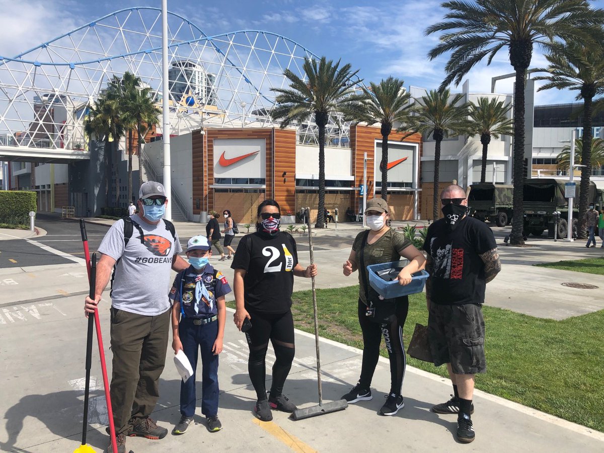 Today, we begin to put our community back together. Thank you to City staff, residents and neighbors who are joining the cleanup effort this morning here in #LongBeach.
 
Together, we move forward. Together, we are stronger.