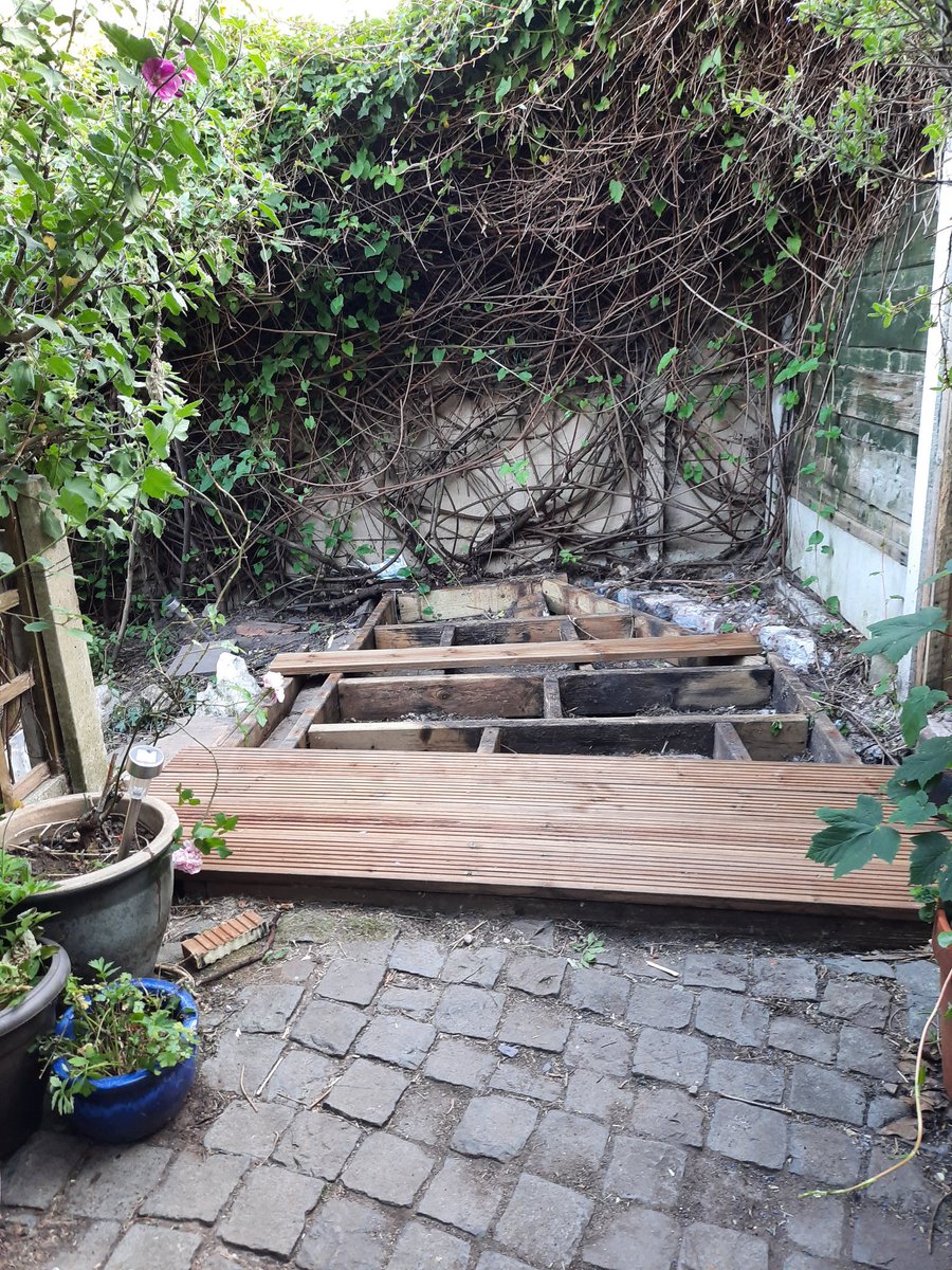RileyResearch's tweet photo. My decking didn't arrive till 2 so didn't manage to finish... last day of leave will be spent cutting the awkward bits and finishing the other deck... #diy #wood #socisl distancing delivery.... https://t.co/QtcG6mkp9r
