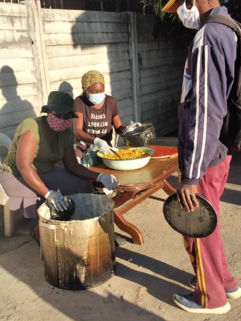 Semalho's tweet image. Day 48!!

Porridge: 624 children fed
Supper: 1662 people fed

We served Sadza and Cabbage.

Today's condiments were:

65 average sized cabbages
250 tomatoes
Half a pocket of onions
20 packets of royco
1kg salt
90 kgs of mealie
10 bottles of peanut butter
10 kgs of sugar