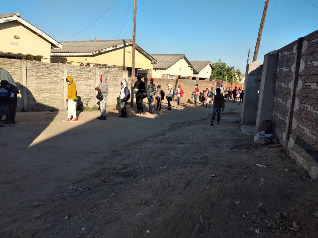 Semalho's tweet image. Day 48!!

Porridge: 624 children fed
Supper: 1662 people fed

We served Sadza and Cabbage.

Today's condiments were:

65 average sized cabbages
250 tomatoes
Half a pocket of onions
20 packets of royco
1kg salt
90 kgs of mealie
10 bottles of peanut butter
10 kgs of sugar