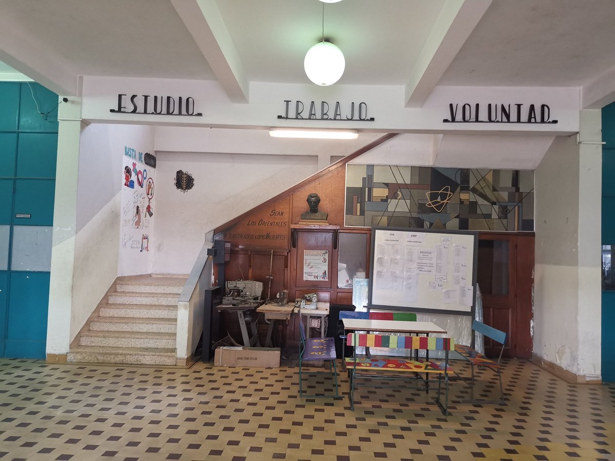 LMOtamendi's tweet photo. Llegamos a la Escuela Técnica Hermenegildo Sabat, Florida. 
Destacamos el retorno y respeto a las disposiciones sanitarias por parte de los alumnos. https://t.co/m7emwXUrBA